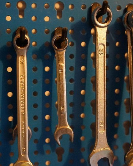 Many Spanners But No Wheels